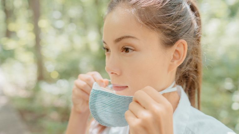 Maskne Dan Meningkatnya Pasar Acne Treatment, Simak Disini!